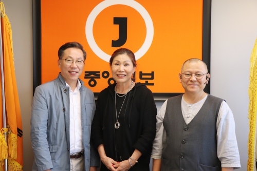 한미수교140주년 기념하는 '꽃'의 의미 조현동 작가, 석용 이주환 지화장 등 본보방문